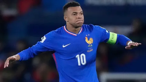 日本羽毛球“仙气女神”大堀彩喜获真爱！求婚现场孕态尽显，未婚夫热情接纳